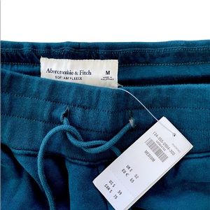 NWT Abercrombie & Fitch Relaxed Fit Green sweats
